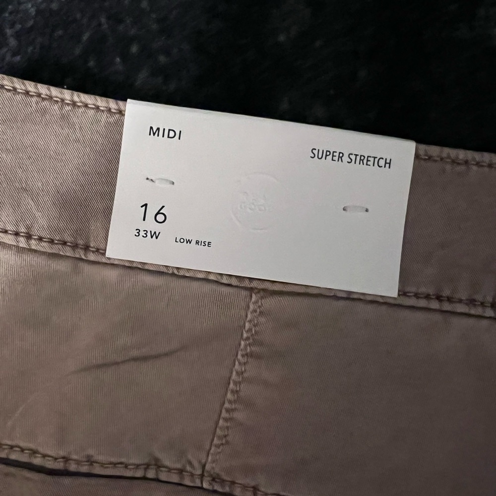 American Eagle Super Stretch Midi Khaki Shorts - Picture 3 of 4